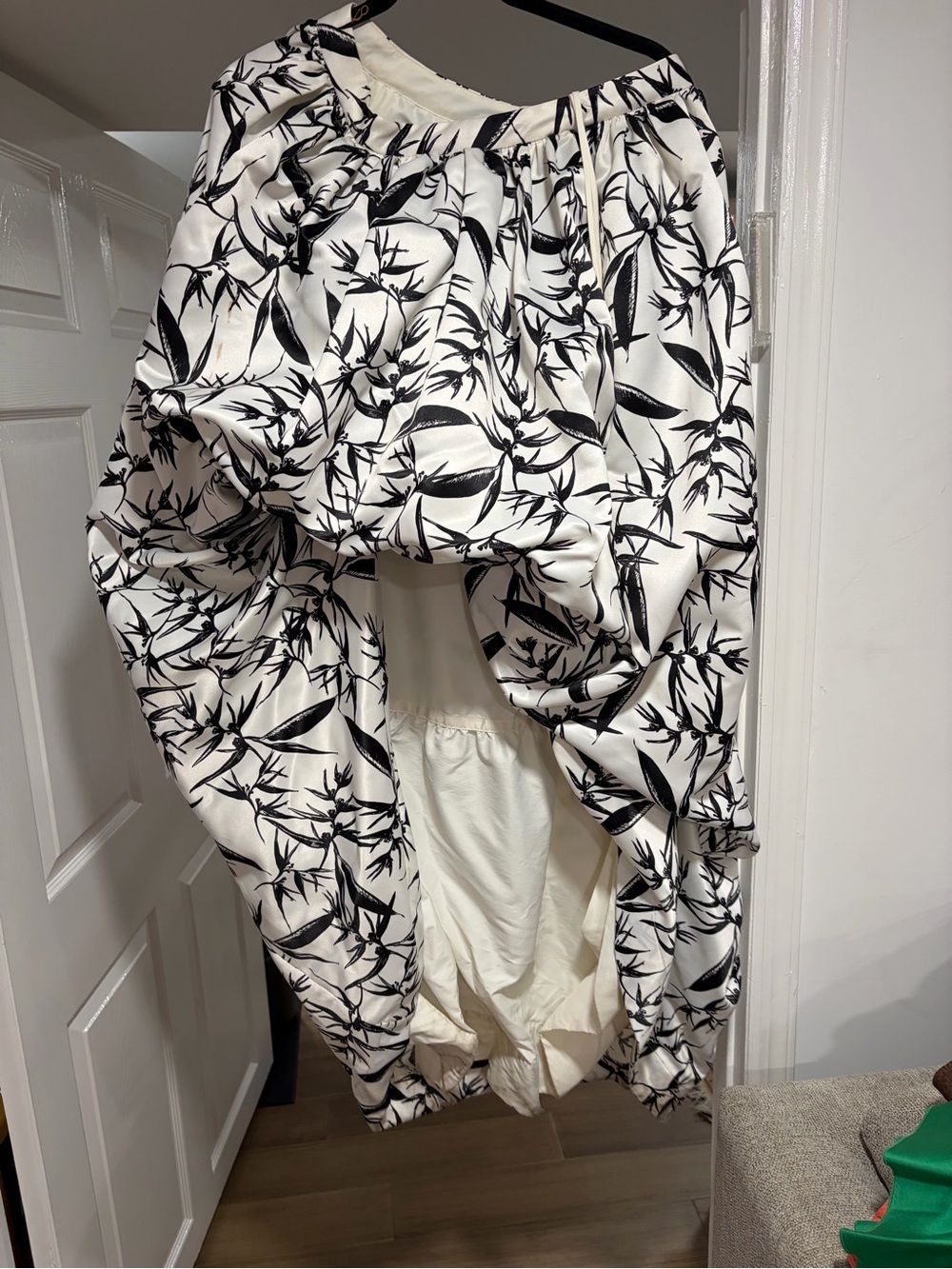 Alice & Olivia Black and White Floral skirt